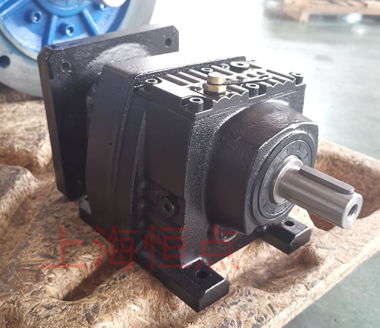 R37系列減速機的實物照片，輸入配伺服電機