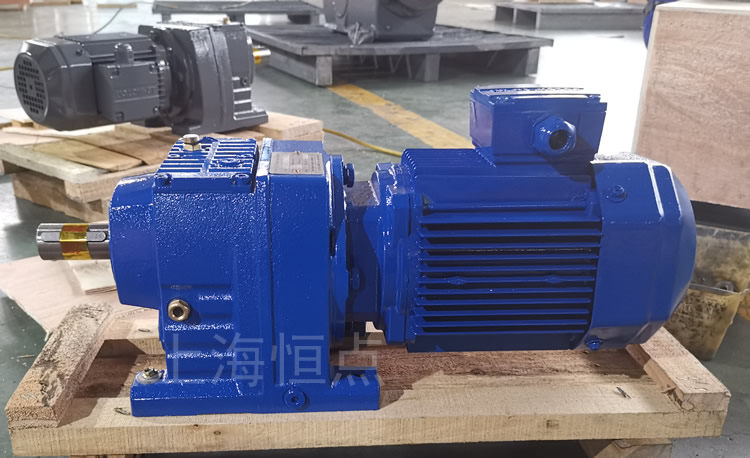 R47系列減速機配電機，藍色油漆實物照片