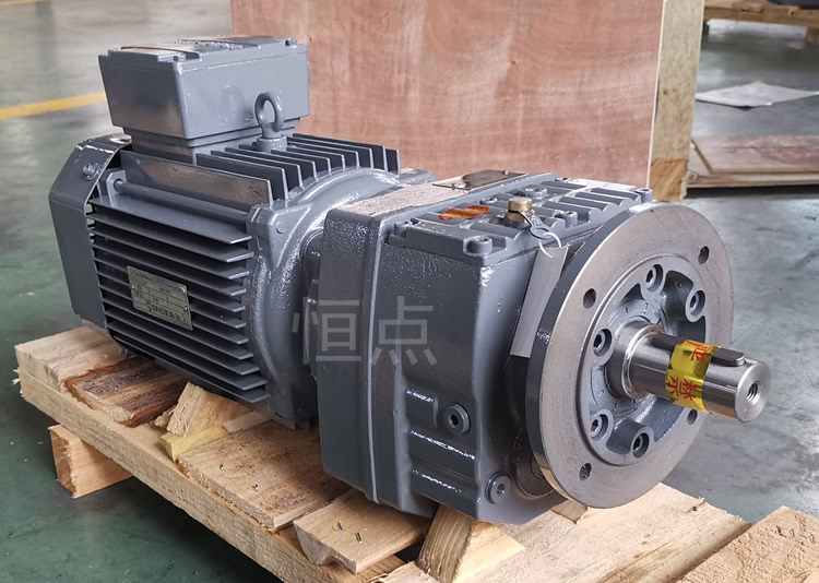 RF47系列減速機配直聯電機，立式安裝 輸出法蘭+軸 實物圖