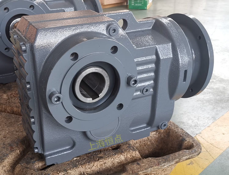 KAZ87減速機 輸入配B5法蘭端蓋 左輸出配小法蘭+通孔 實物圖 -上海恒點