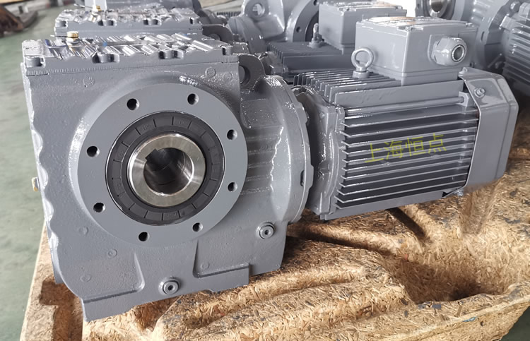 SA77系列減速機輸入配電機，輸出通孔，常用件實物圖