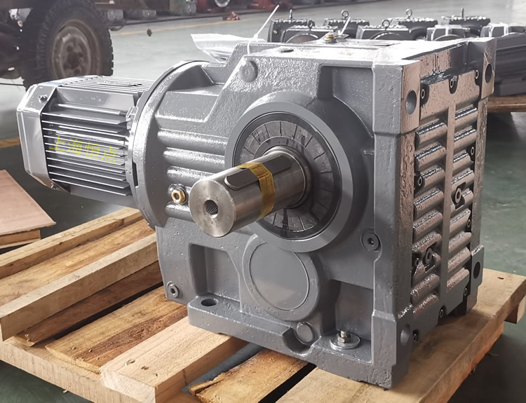 K97減速機 輸入配電機 輸出雙軸A+B 實物圖