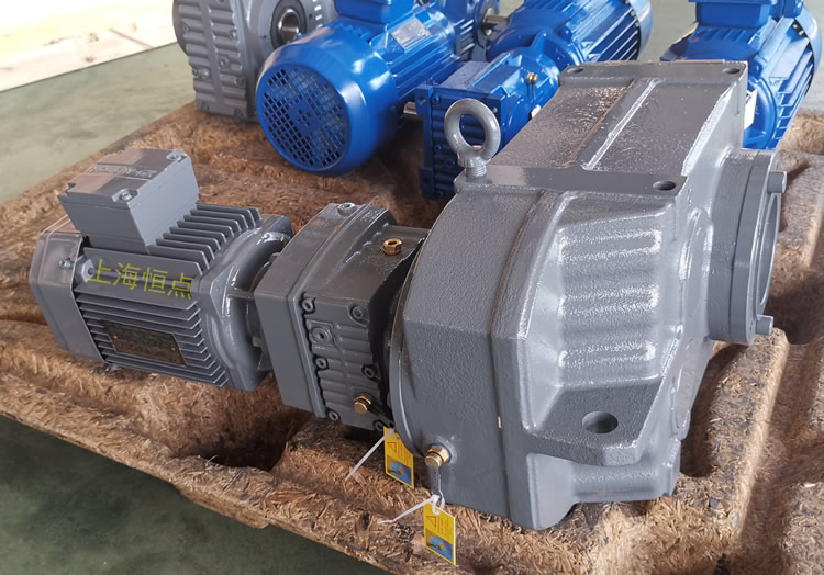  FAZ77R37雙級減速機，通孔+小法蘭輸出，實物圖如下