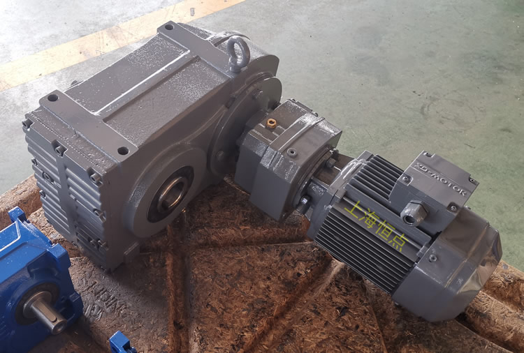  FAZ77R37雙級減速機，通孔+小法蘭輸出，實物圖